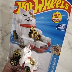 Hot Wheels Lucky Cat Racer